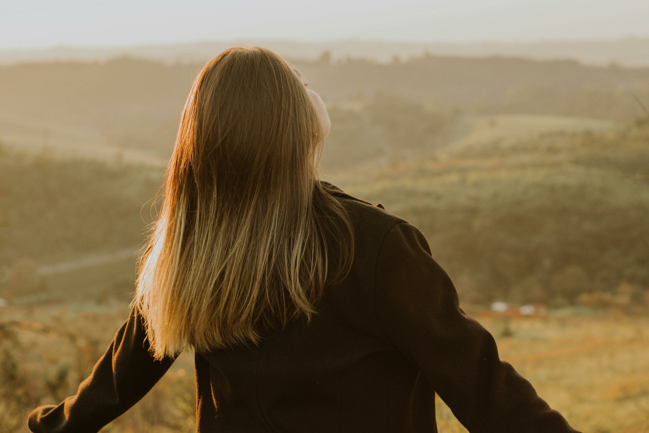 La thérapie transgénérationelle est une pratique de la psychogénéalogie accessible à tous : enfants, adolescents, et adultes.